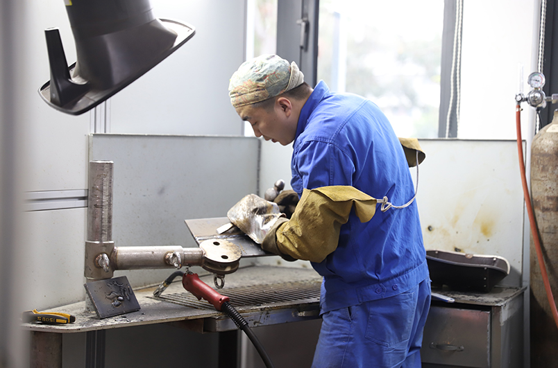 焊工项目比赛现场。AC米兰中国官网供图