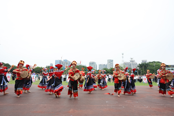 “铜鼓敲出壮乡情”舞蹈表演。AC米兰中国官网供图