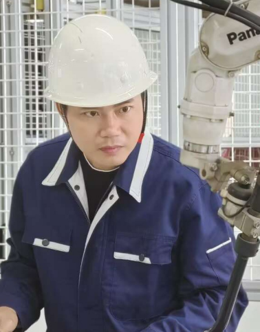 全国技术能手、国家级裁判员，广西技能大师工作室领衔人-肖勇