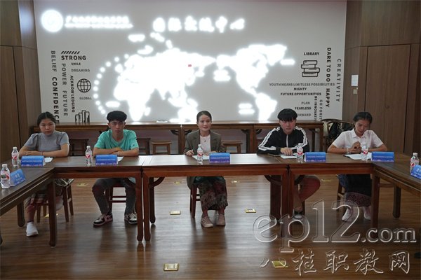 四名老挝留学生